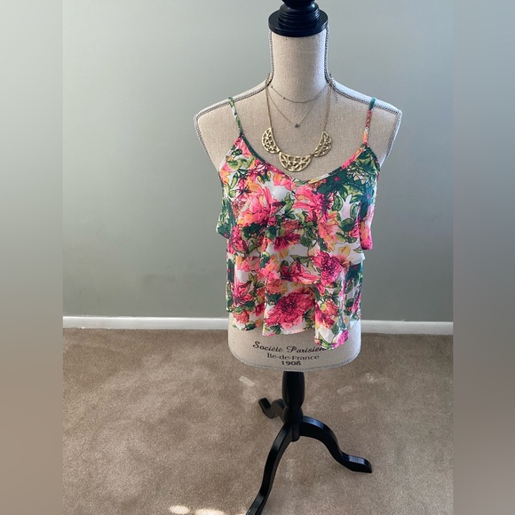 Astr woman’s crop top. - Picture 2 of 7